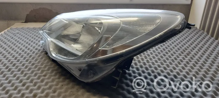 Opel Corsa D Lampa przednia 13392707