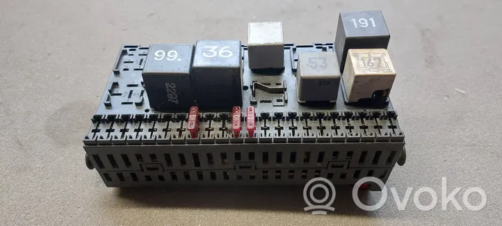 Volkswagen Golf III Module de fusibles 357937039