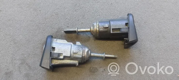 Volkswagen Bora Takaluukun ulkopuolinen lukko 1J5827469J