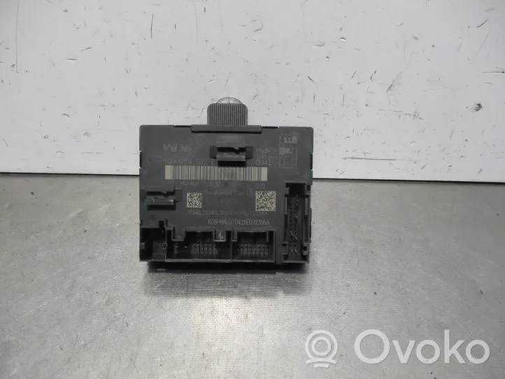 Audi A3 S3 8V Oven keskuslukituksen ohjausyksikön moduuli 5Q0959592E