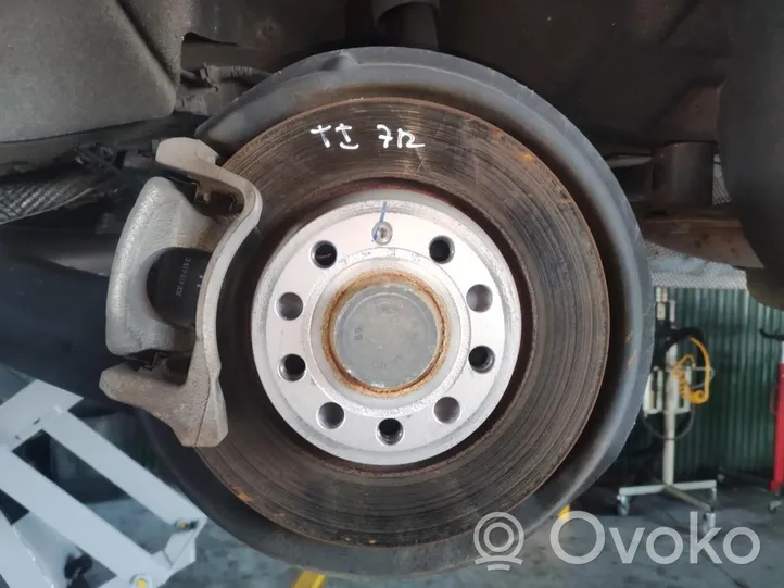 Volkswagen PASSAT Rear wheel hub spindle/knuckle 