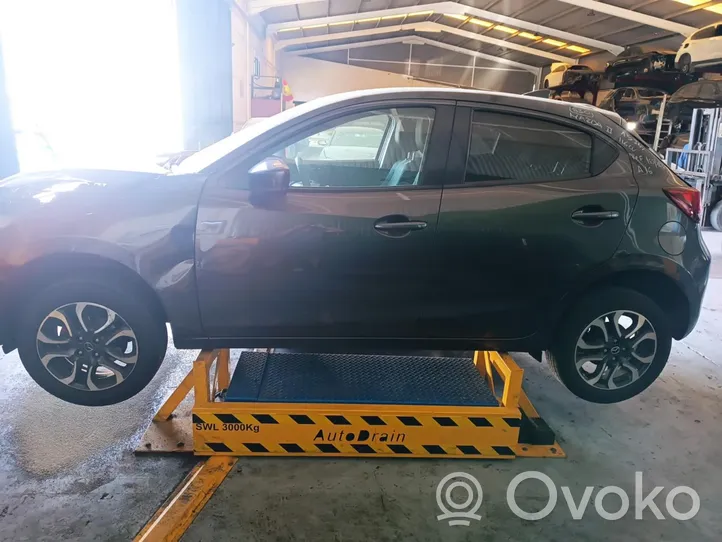 Mazda 2 Drzwi tylne 