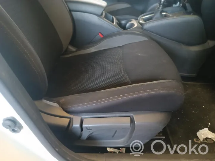 Nissan Qashqai Переднее сиденье пассажира 