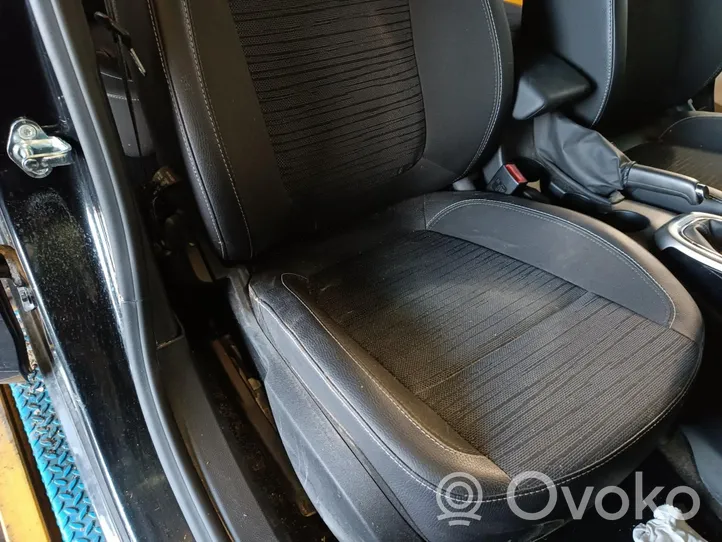 Opel Astra J Etumatkustajan istuin 