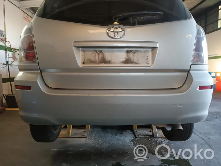 Toyota Corolla Verso AR10 Pare-chocs 