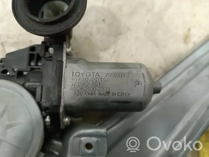 Toyota Auris E180 Moteur de lève-vitre de porte avant 973582101