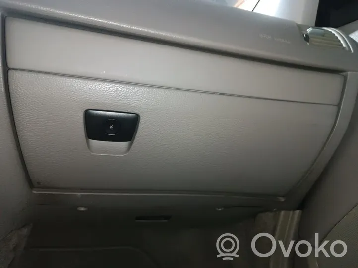 Volvo XC90 Glove box 