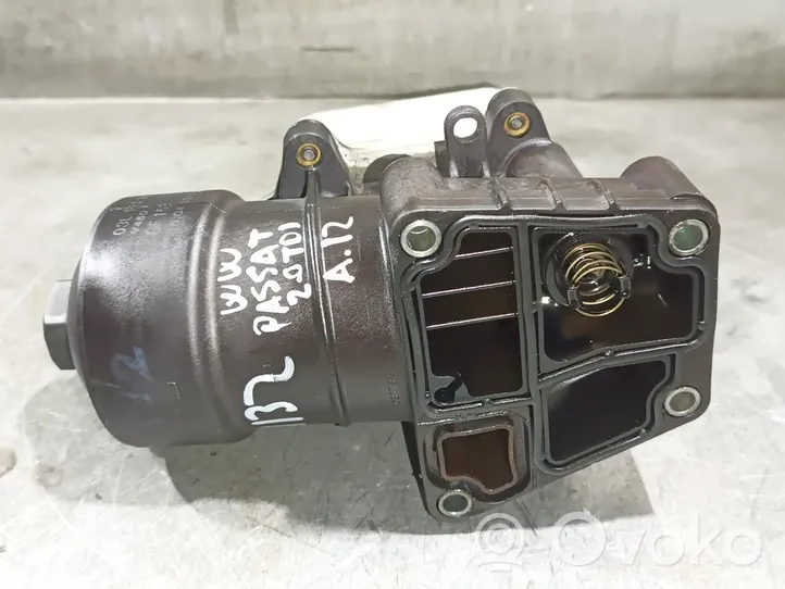 Volkswagen PASSAT Radiatore dell’olio del motore 03L117021C