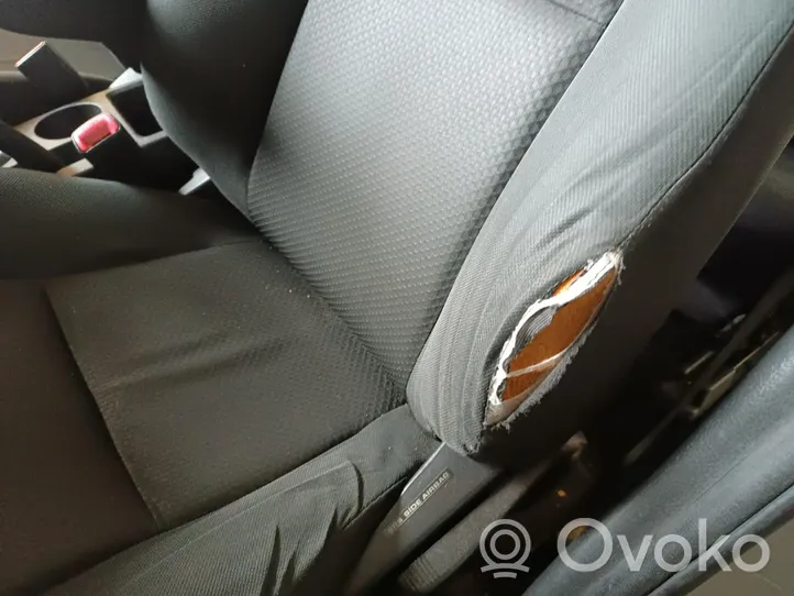 Toyota Corolla Verso AR10 Fotel przedni kierowcy 