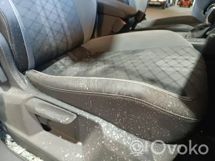 Volkswagen Tiguan Fotel przedni pasażera 