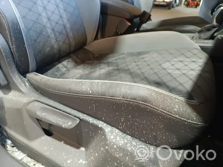 Volkswagen Tiguan Front passenger seat 