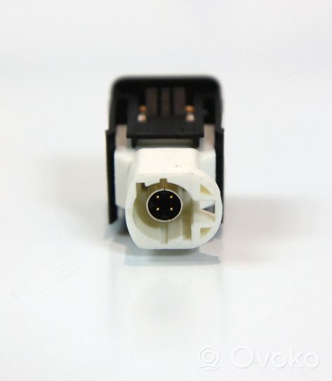 BMW 1 F20 F21 Connettore plug in USB 012439015610015613