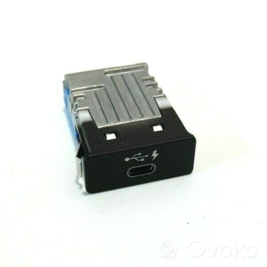 BMW 7 G11 G12 Gniazdo / Złącze USB 005775