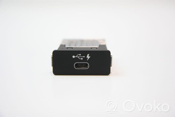 BMW X7 G07 USB jungtis 016850