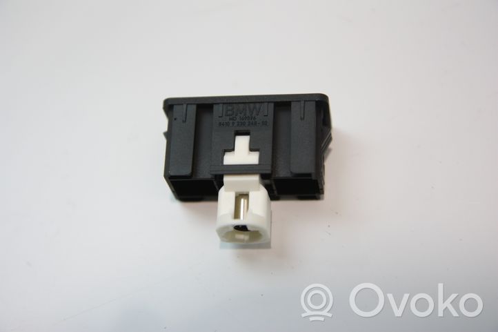 BMW 2 F22 F23 Connecteur/prise USB 016849