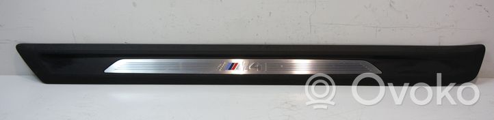 BMW M4 F82 F83 Priekinio kėbulo slenksčio apdaila 017927