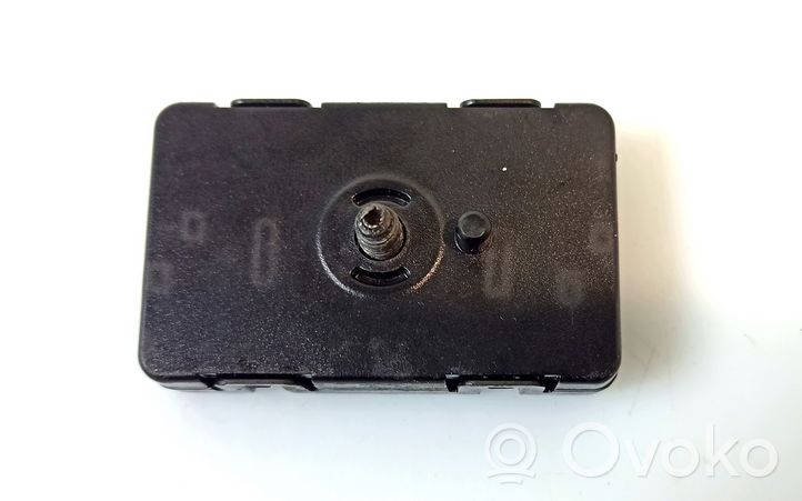 BMW 5 G30 G31 Pystyantennin suodatin 016905