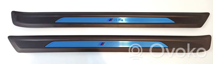 BMW M4 F82 F83 Garniture de marche-pieds avant 023405