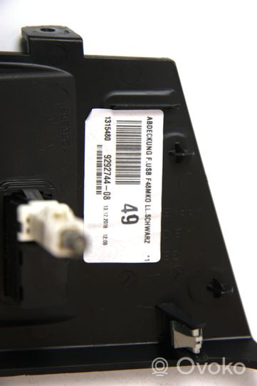 BMW X1 F48 F49 USB-pistokeliitin 018293