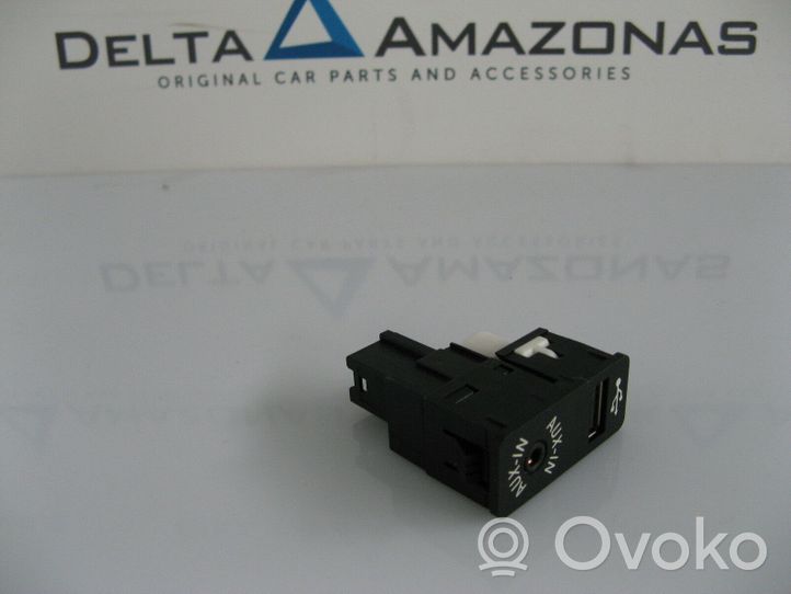 BMW 1 F20 F21 USB-pistokeliitin C00599