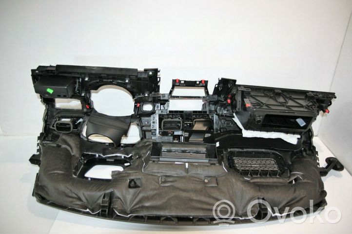 BMW 2 F46 Panelė OL00203