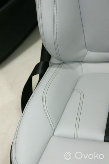 BMW M5 F90 Seat set J00275