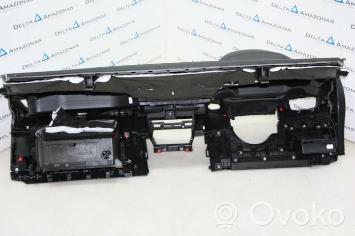 BMW 2 F46 Panelė J00601