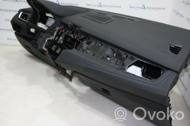 BMW 2 F46 Panelė J00601