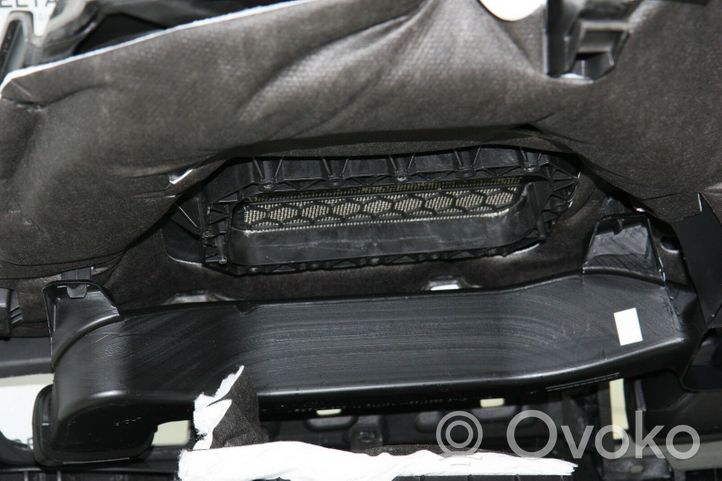 BMW 2 F46 Panelė J00601