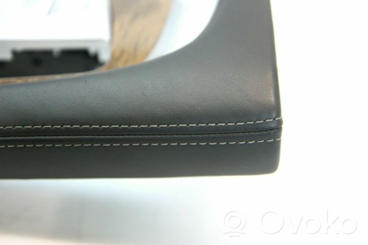 BMW 7 G11 G12 Kita centrinė konsolės (tunelio) detalė 013803