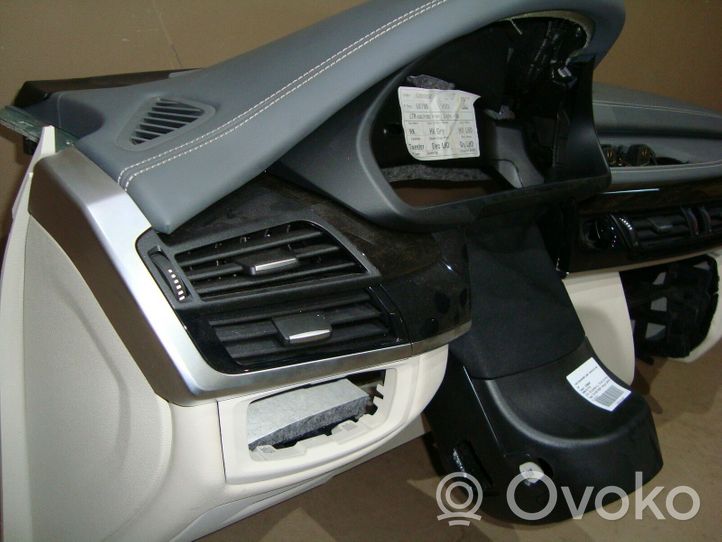 BMW X5 F15 Kojelauta C01101