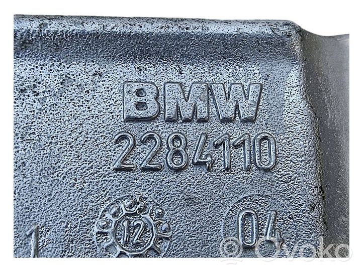 BMW M5 Mocowanie stabilizatora osi przedniej 2284110