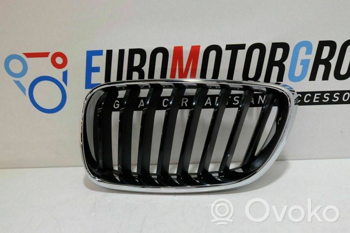 BMW 2 F22 F23 Grille calandre supérieure de pare-chocs avant 002060