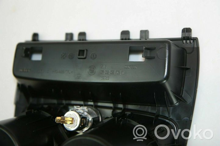 BMW 1 F20 F21 Uchwyt na kubek deski rozdzielczej 015956