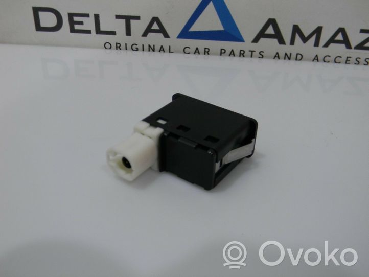 BMW 2 F45 Connettore plug in USB C00603