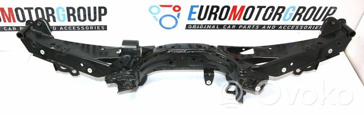 BMW 1 F40 Galinis traversas 013047