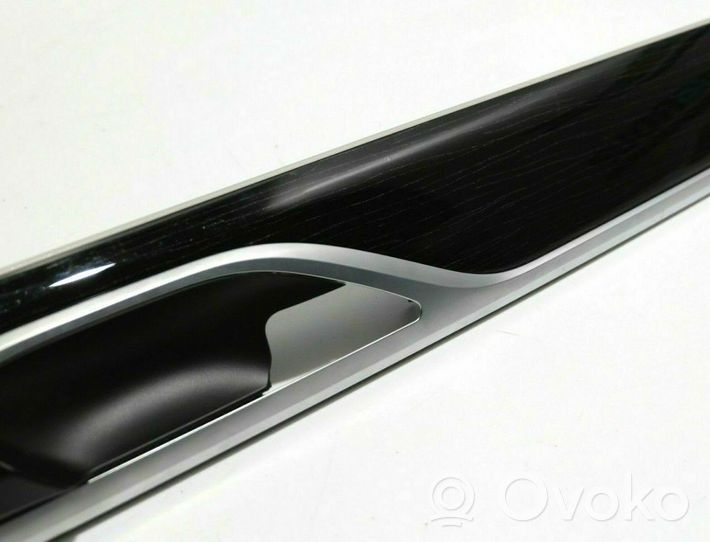 BMW 7 G11 G12 Barra di rivestimento della portiera anteriore 005014