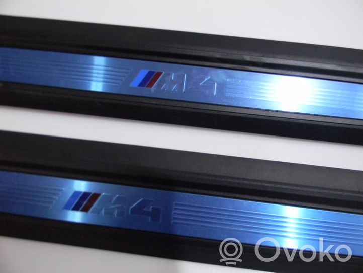 BMW M4 F82 F83 Garniture de marche-pieds avant C01290