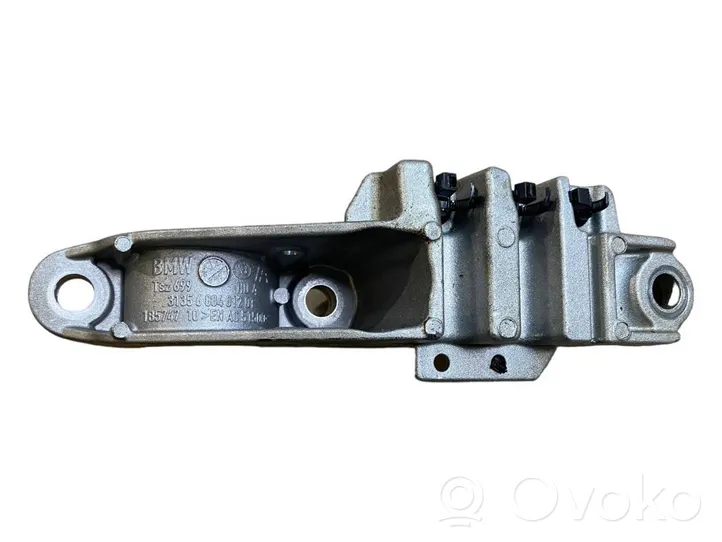 BMW 7 G11 G12 Mocowanie stabilizatora osi przedniej 6884012