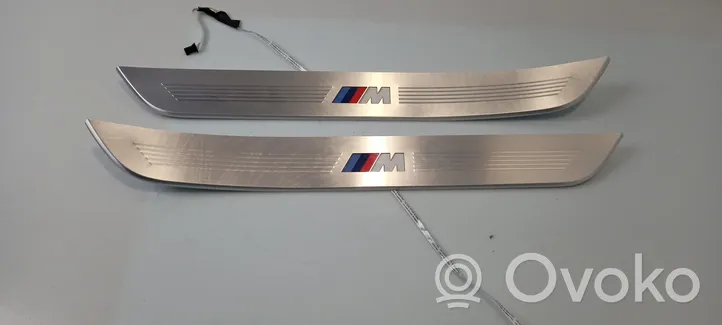 BMW 7 G11 G12 Priekinio kėbulo slenksčio apdaila 028104