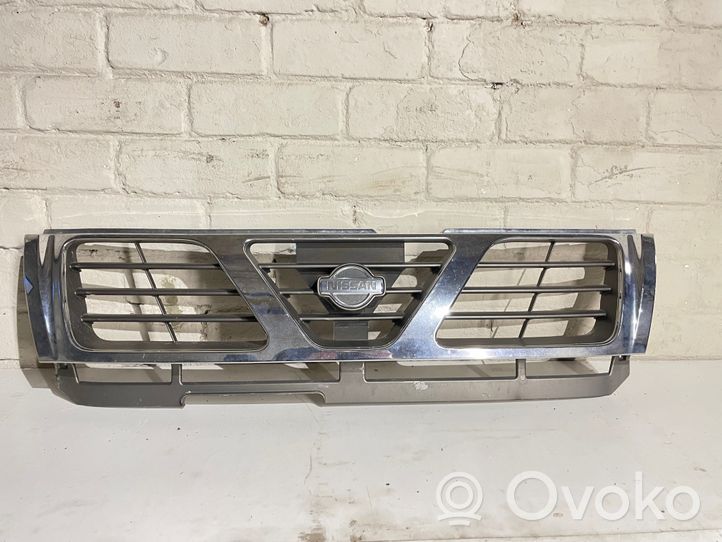 Nissan Patrol Y61 Grille calandre supérieure de pare-chocs avant 62315VB000