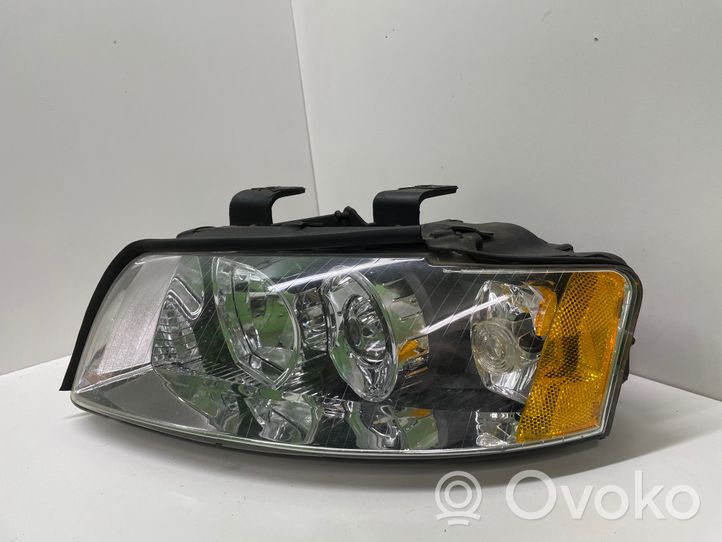 Audi A4 S4 B6 8E 8H Lampa przednia 