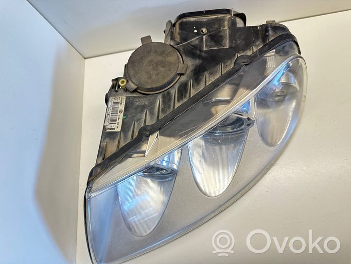 Volkswagen Touareg I Lampa przednia 7L6941015BK