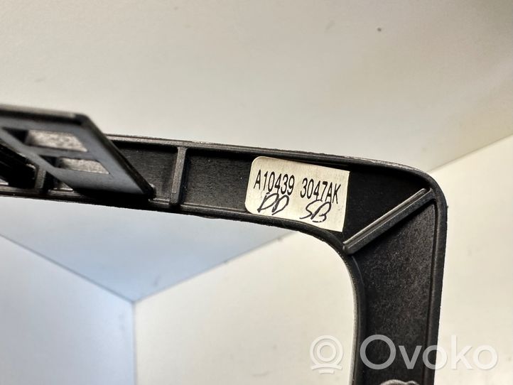 Volvo XC70 Radio/GPS head unit trim 30672110