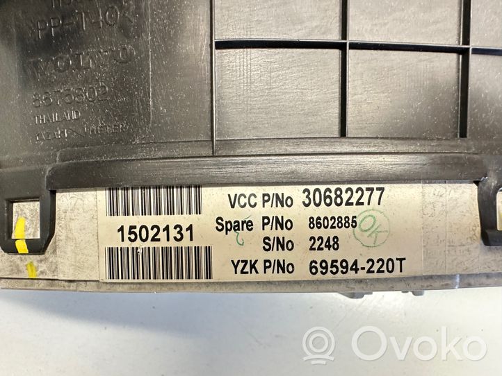 Volvo XC70 Speedometer (instrument cluster) 30682277