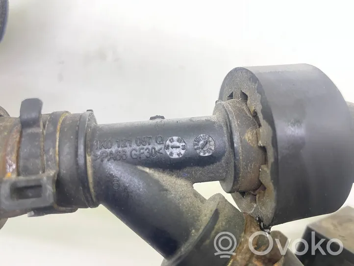 Volkswagen Tiguan Tuyau de liquide de refroidissement moteur 1K0121087Q