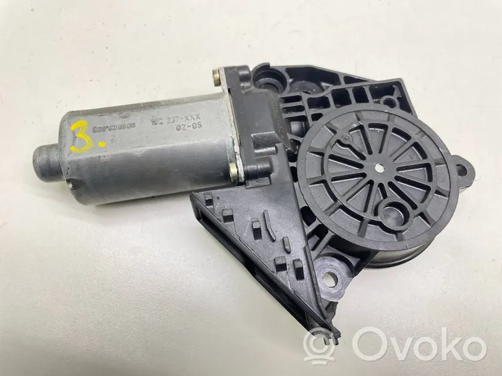 Audi A6 S6 C5 4B Moteur de lève-vitre de porte avant 4B0959801E