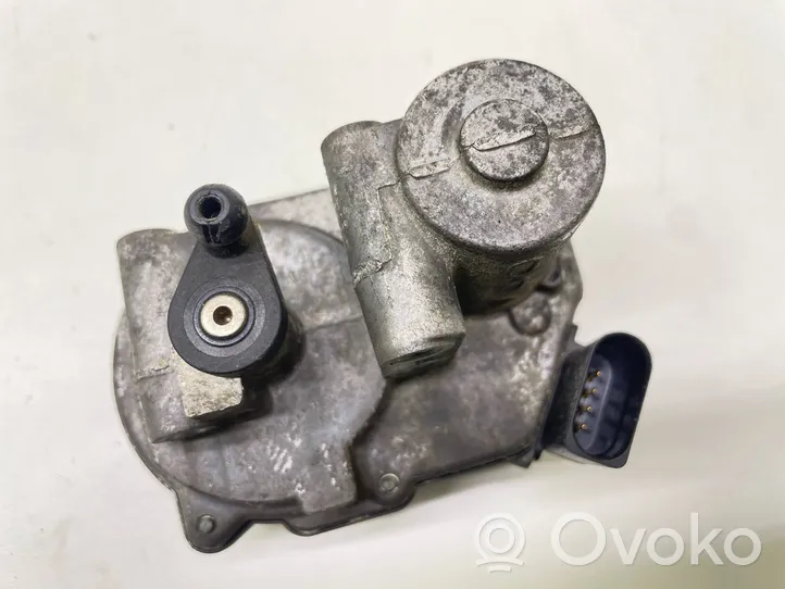 Audi A4 S4 B7 8E 8H Imusarjan venttiilin käyttömoottori A2C53308513