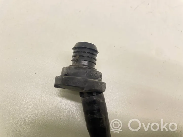 Audi A4 S4 B7 8E 8H Tuyau sous vide 8E1611931R