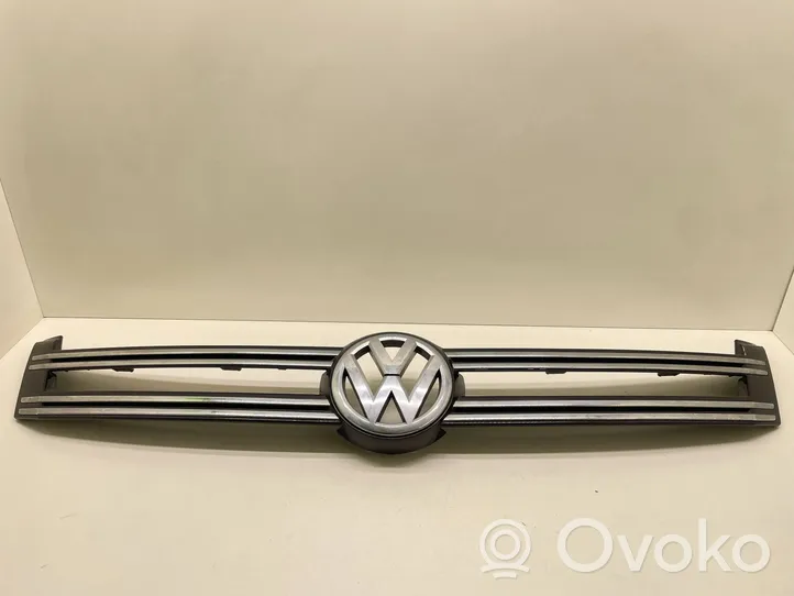 Volkswagen Tiguan Etupuskurin ylempi jäähdytinsäleikkö 5N0853655